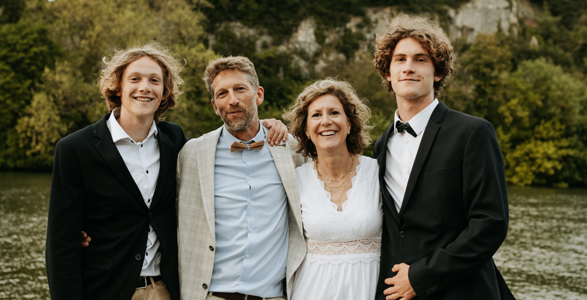 Jean-Sébastien Detry, avec sa femme Natacha, et ses enfants, Robin et Martin.